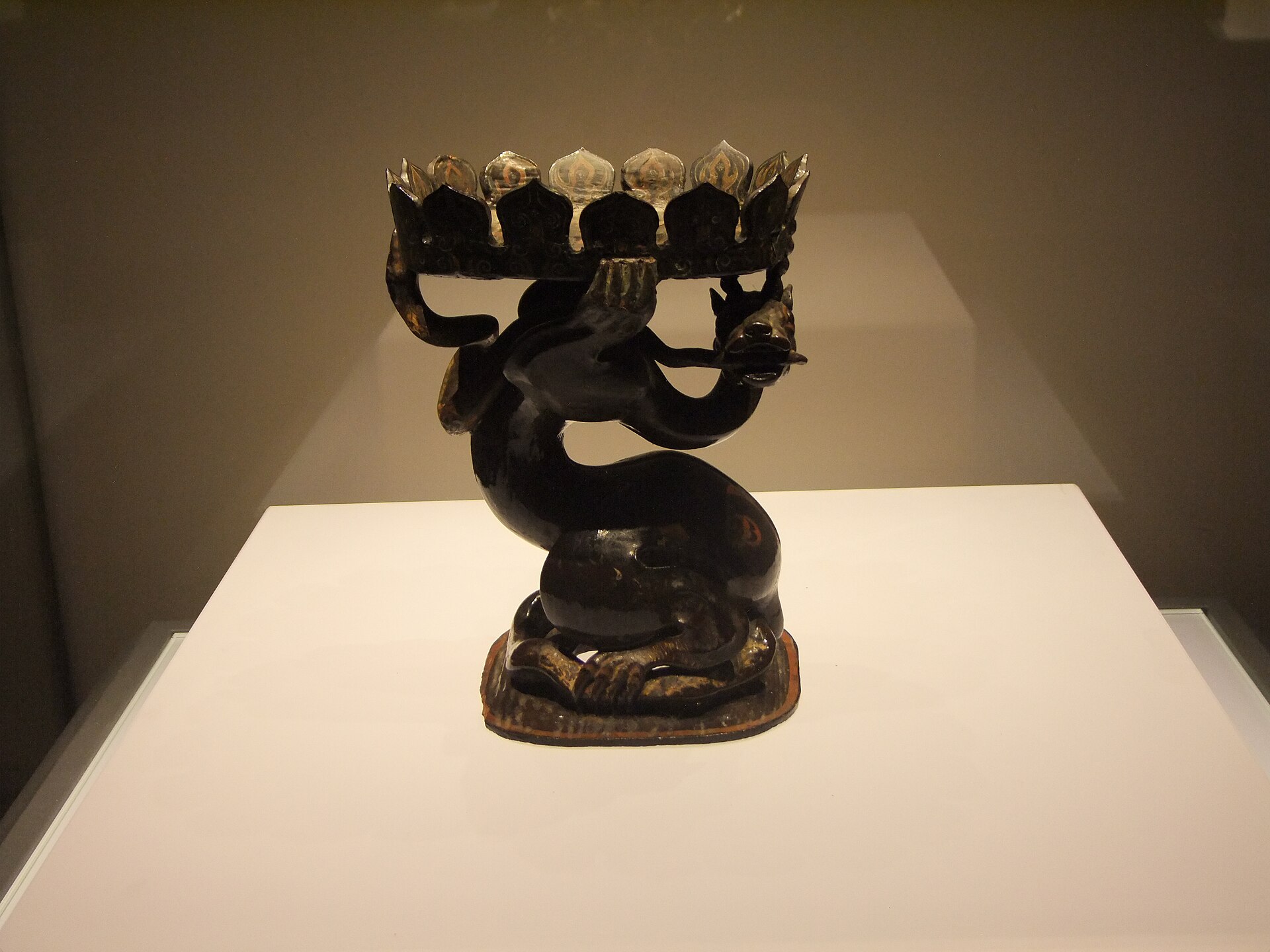 楚漆器神兽纹